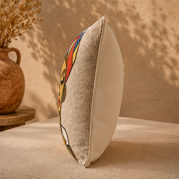 Coussin Brodé Kashmi — Femme au Turban · Pièce Unique