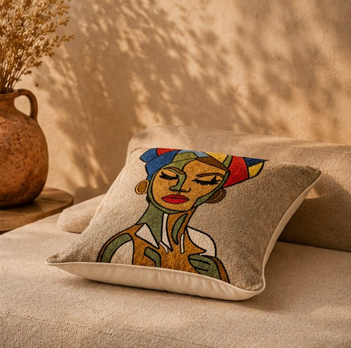 Coussin Brodé Kashmi — Femme au Turban · Pièce Unique